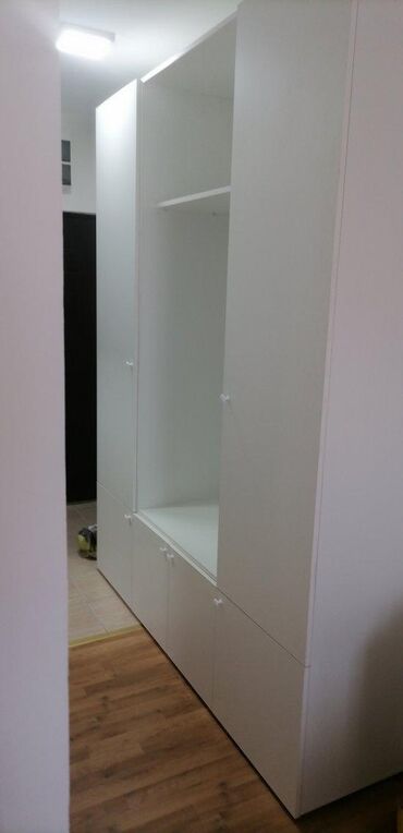 Ormari: 🔹 ORMAR 24 🔹 📌 Opis: Ormar je izrađen od Univera debljine 18 mm u — 8