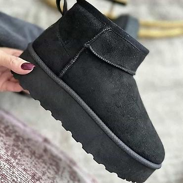 Ugg obuća: Ženske čizmice kolekcija jesen zima od 36 do 41 za samo 3300 din
Pk — 3