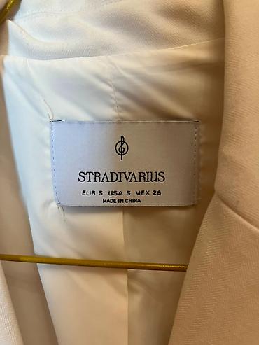 ağ pencek: Stradivarius qadın blezeri - Rəng: krem/ivori - Ölçü: S (EUR S / USA — 4