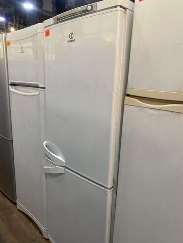 Mətbəx kombaynları və doğrayıcıları: 2 qapılı Indesit Soyuducu Satılır, rəng - Ağ