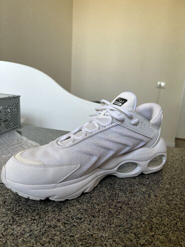 обувь белая: Nike Triple White Airmax Покупал в Америке за 150$ надевал раза два