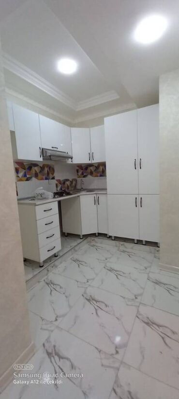 Uzunmüddətli kirayə mənzillər: Masazırda 6 mertebeli binanın 4-cü mərtəbəsində yerləşən ümumi sahəsi — 18