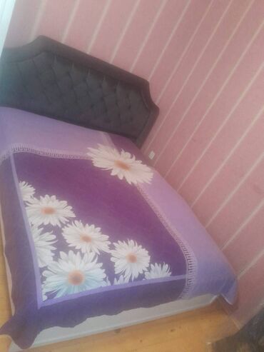 Двуспальная кровать
