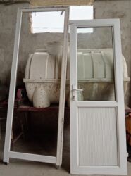 Otaq qapıları: Başlıq: 2m 10 s hündürlüyü eni 85 sm Təsvir: - Material: PVC (ağ