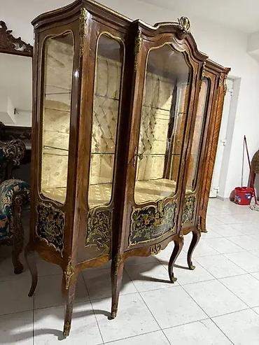 jysk polic: Stilska vitrina – Dobro stanje 🌟 Dimenzije: Širina: 128 cm 📏 — 3
