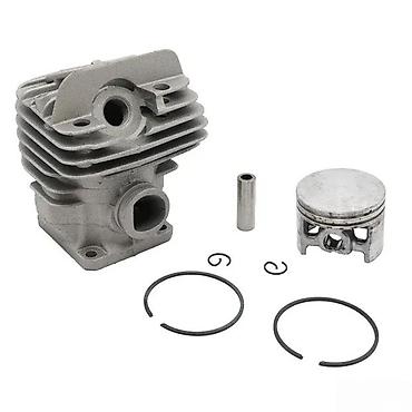 Motorne testere: Komplet cilindar i klip za dvotaktni motor testere Opis: - — 2