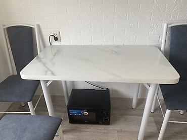 silver kitchen: Кухонный стол с прямоугольной столешницей под мрамор. Описание: - — 1