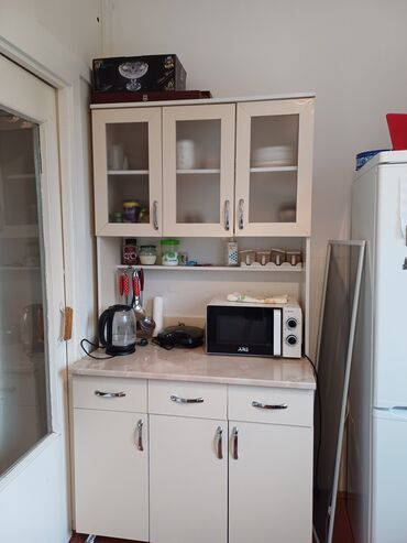 кухонн: Продаю дешево кухонный гарнитур! ширина-1 метр, высота -1,90
