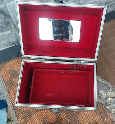 sandiq: Metall konstruksiyalı bəzək-qutu (kosmetik/ziynət əşyaları üçün) - — 5