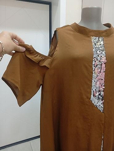 elbiseler: Qadın geyimi – uzun, sərbəst kəsimli tunika/kimono tipli don. - Rəng — 2