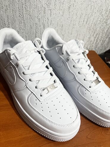Кроссовки и спортивная обувь: Мужские кроссовки, 43, Nike, Новый, цвет - Белый, Самовывоз, Платная доставка