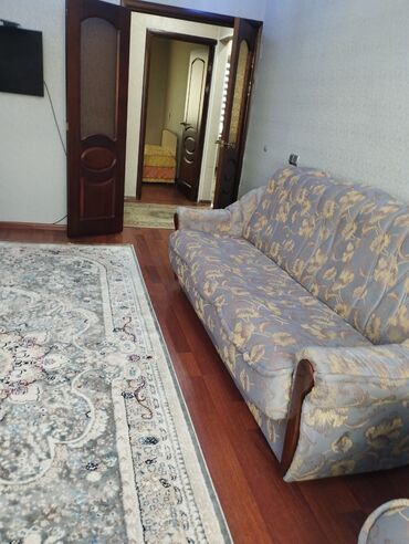 сдаётся квартира рядом рынок дордой: 2 комнаты, 61 м², 105 серия, 5 этаж, Косметический ремонт