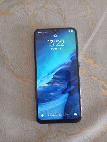 Nokia: Ağıllı telefon – damla formalı ön kamera çıxıntısı ilə tam ekranlı