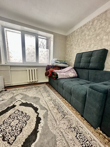 угловой диван для гостинной: 18 м², С мебелью