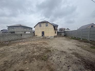 Продажа коттеджей и домов: Продаю Ак ордо 100 метров от Гагарина Газ, канализация есть Участок — 1