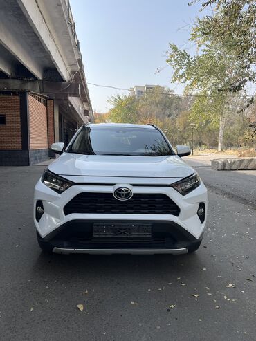 продаю или меняю с доплатой мне: Toyota RAV4: 2020 г., 2.5 л, Автомат, Бензин, Кроссовер