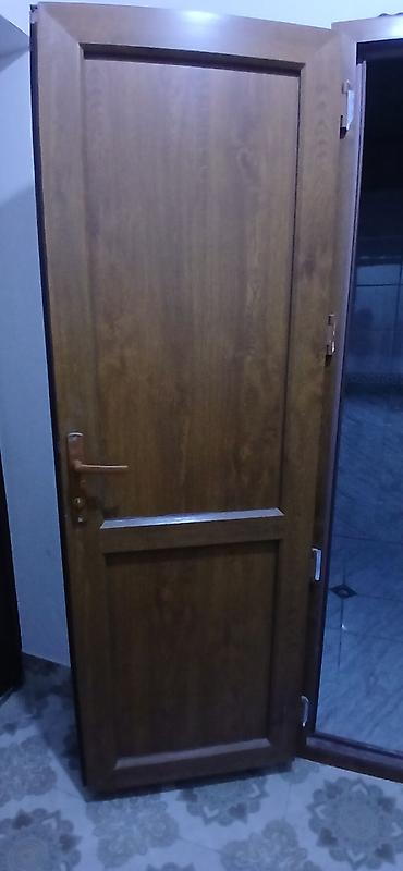 girish qapilari: Taxta görünümlü PVC giriş/qapı sistemi - Material: Ağac toxumasına — 1
