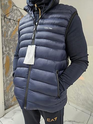 Trenerke: Prsluci
Velicine S m l xl xxl 
Cena 4700 din — 1