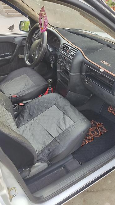 мотор жетта: Opel Vectra: 1993 г., 1.6 л, Кол менен иштөөчү, Бензин, Седан — 1