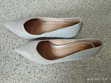 женские осенние туфли: Туфли 39, цвет - Серебристый