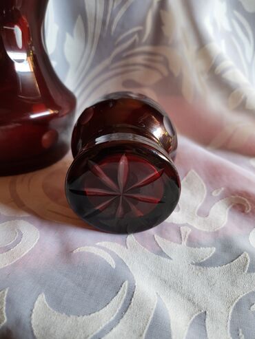 Čaše: Flasa kristal,rubin boje za zestoko pice. 60,70te. Flasa — 16