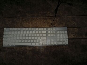 вытяжка 1000 куб м: Ağ rəngli, USB kabeli ilə qoşulan bu klaviatura standart QWERTY