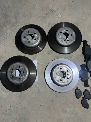 Əyləc diskləri: Avtomobil üçün əyləc komplekti Tərkibi: - 4 ədəd əyləc diski (2 ön, 2 — 14