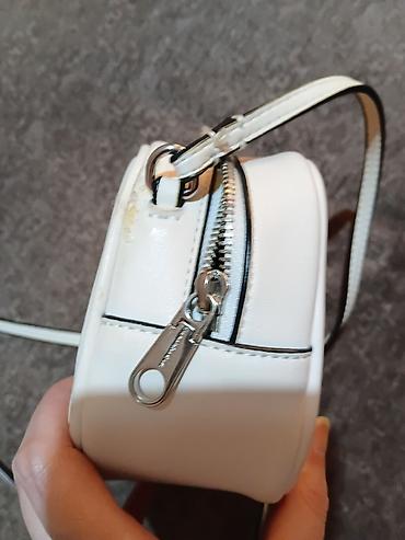 tasna za laptop: Calvin Klein Jeans ženska crossbody torbica sa malim oštecenjem ide — 10