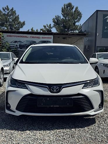 купить мерс с: Toyota Corolla: 2022 г., 1.8 л, Вариатор, Гибрид, Седан — 3