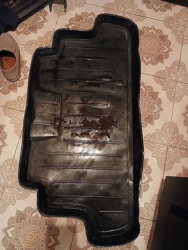 cin ehtiyat hisseleri: Niva üçün zavod baqaj içiAvtomobil üçün baqaj ayaqaltısı (baqaj — 1