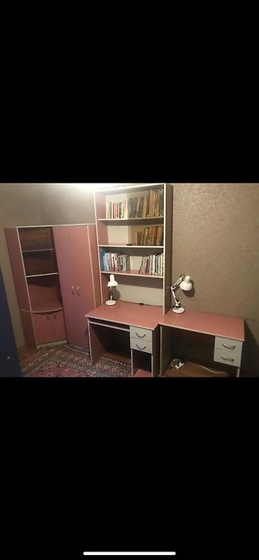 divarda kitab refleri: Uşaq/yeniyetmə otağı üçün modul mebel dəsti - Komplekt: iş masası — 2