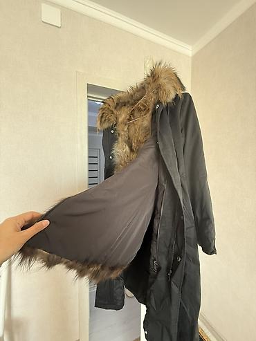 second hand: Пуховик, Длинная модель, С мехом — 1