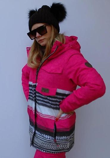 north face kacket: Ženska zimska jakna u roze boji sa upečatljivim prugastim dezenom u — 10