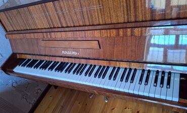 pianino alıram: Piano, Ünvandan götürmə