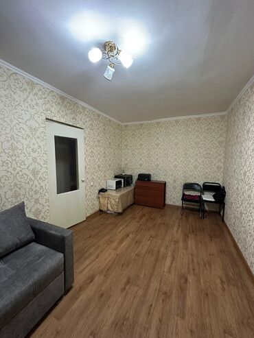 квартира юишкек: 2 комнаты, 42 м², 104 серия, 2 этаж, Косметический ремонт