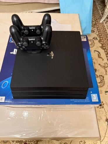 PS4 (Sony Playstation 4): Ps4 pro 1 tb 2 pult ve mortal kombat ultimate ideyaldi çox az istifade