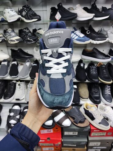 красотка мужские: Мужские кроссовки, 40, New Balance, Новый, цвет - Бежевый, Платная доставка, Самовывоз, Бесплатная доставка