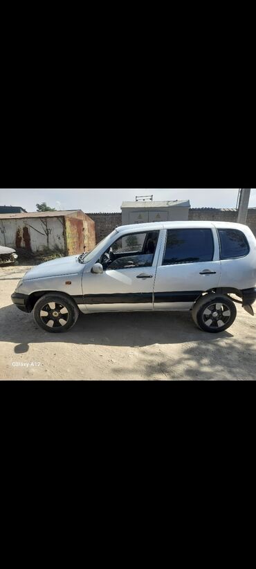 сиденье нива: Chevrolet Niva: 2004 г., 1.7 л, Механика, Бензин, Внедорожник