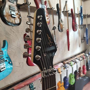 Gitaralar: Elektro-gitara Smiger S-G5 BL Simlərin sayı: 6 Üst: Cökə ağacı Qol — 3