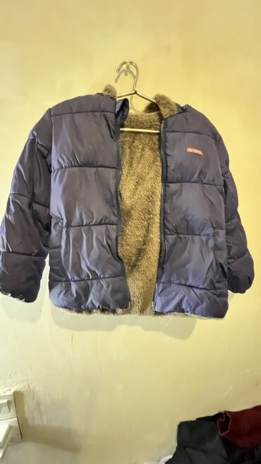 Dəstlər, kostyumlar: Şekildekilerin her biri 10 azn
42-44 ölçüdür
Uşaq kurtkaları 4-5-6 yaş — 6