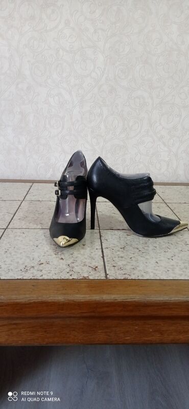 Женская обувь: Туфли 35.5, цвет - Черный