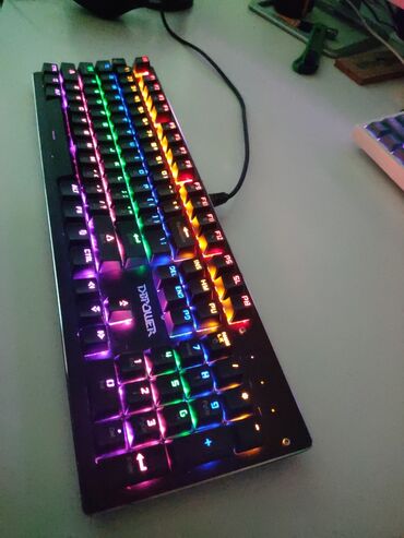 DBPOWER Mechanical Keyboard Gaming RGB çox az işlenilib, ela
