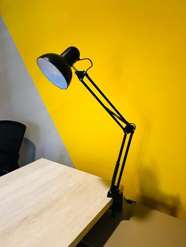 spiral lampa: Stolüstü lampa 2ədəd az istifadə olunub birlikdə 25manat. Unvan