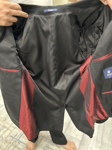 Костюмы: Продается костюм(пиджак+брюки)носили мало,размер 48,производство — 10