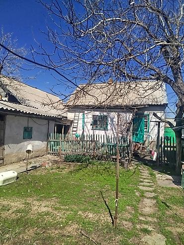 Продажа коттеджей и домов: Участок 4 сотки. Газ, вода, электричество. Дом 4 комнаты, баня. Район — 1