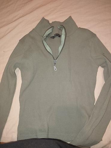 Duksevi: Dva komada dukseva/duks majica sa printom: 1) Crna dukserica s — 8