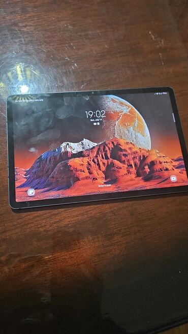 samsung tab s6 baku: Samsung Galaxy tablet heçbir problemi yoxdu şəkildə sadəcə arxasında