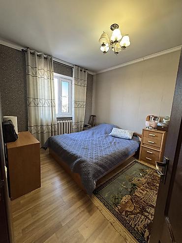 Продажа коттеджей и домов: Продаю частный двухэтажный дом в районе Кудайбергена! Площадь участка — 17