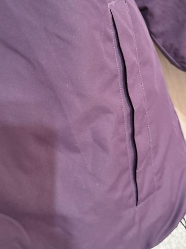 Пуховики и зимние куртки: Двусторонняя утеплённая куртка с капюшоном. Стоила 11500 отдаю очень — 3