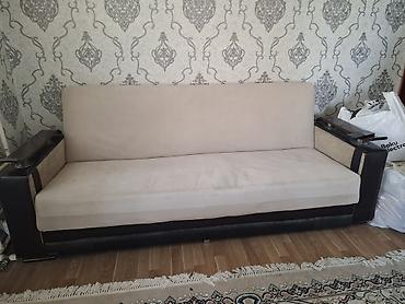 Bej rəng oturacaq və arxa hissəli 3 nəfərlik divan - Ümumi dizayn